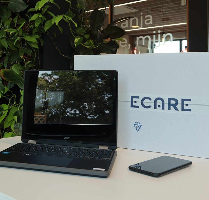 Laptop en telefoon Ecare