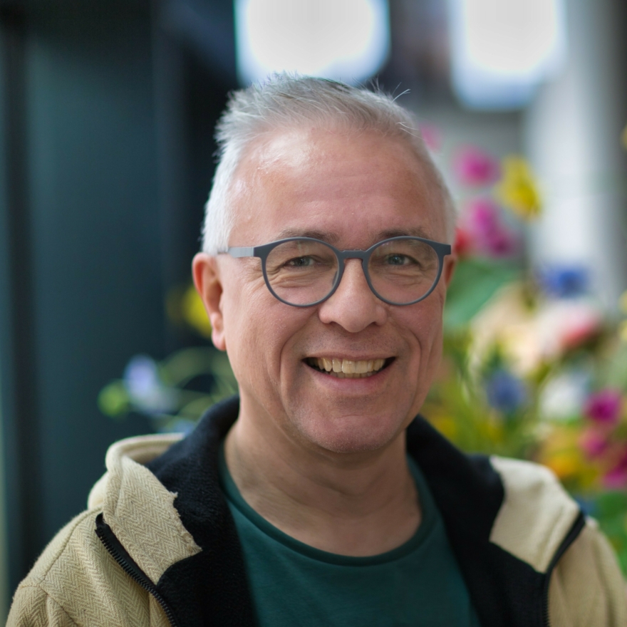 Eric Peters Eric Peters